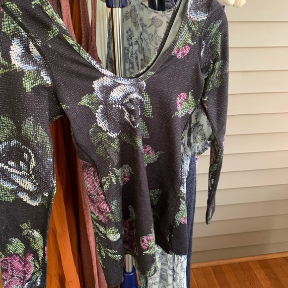 Lululemon cropped floral scoop neck top - Picture 2 of 3